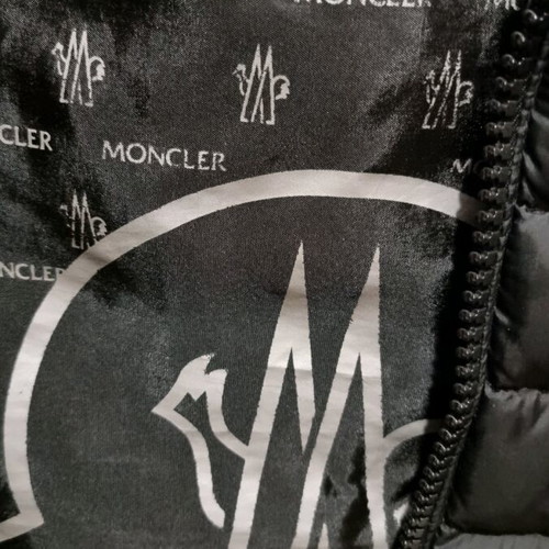 Moncler sleeveless jacket like new, blue, size M