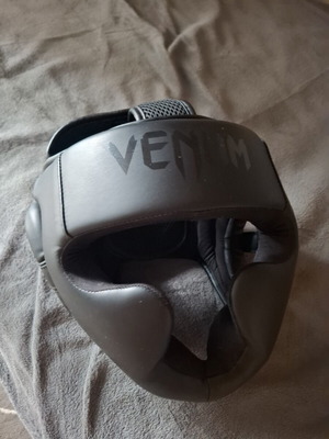 Venume headgear like new for boxing or kickboxing