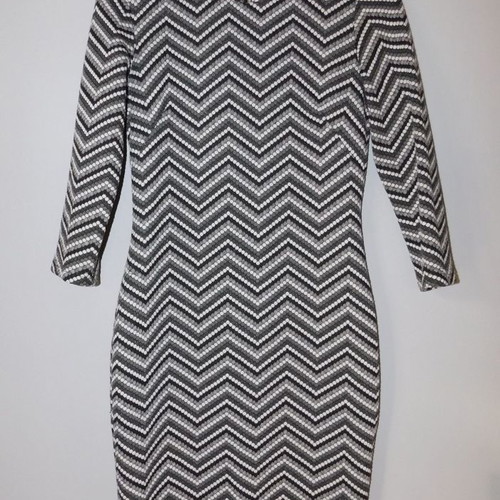 Midi dress white-black used, Medium, fitted with zig-zag pattern