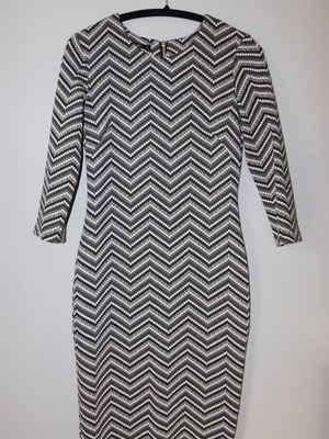 Midi dress white-black used, Medium, fitted with zig-zag pattern
