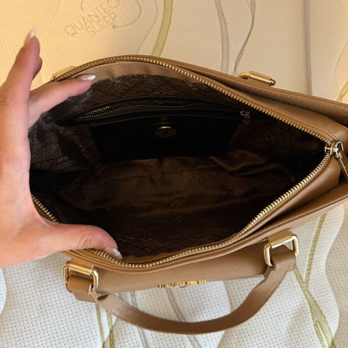 Moschino tote bag like new, tabac color with pockets