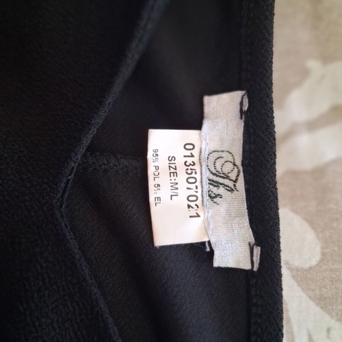 Ths Fashion black t-shirt size M/L like new