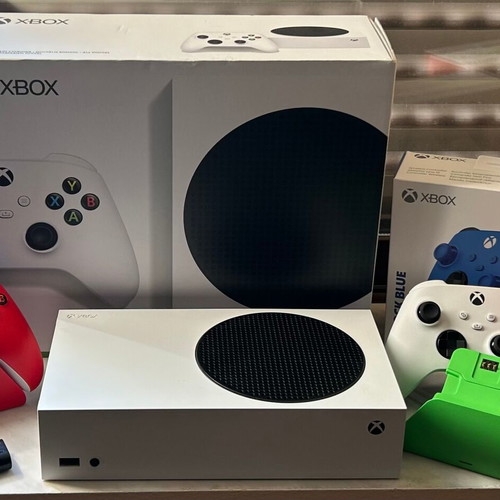 Microsoft Xbox Series S 512SSD with battery and Razer quick charging stand, like new