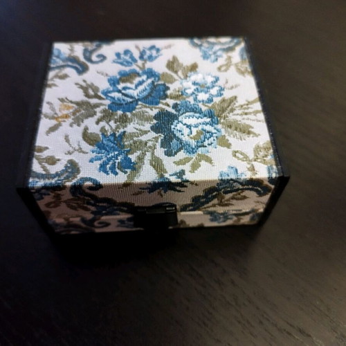 Blue and white floral jewelry box like new