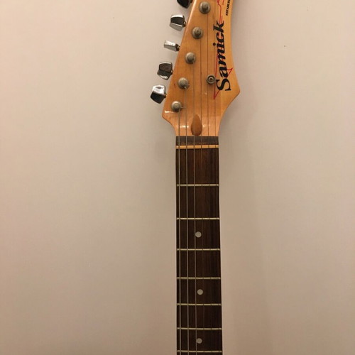 Samick Stratocaster Electric Guitar tri-tone sunburst sve130 sdts used with case