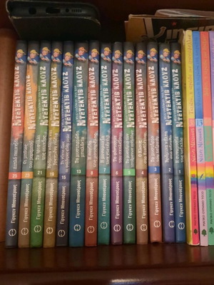 Detective Clues brand new books in excellent condition