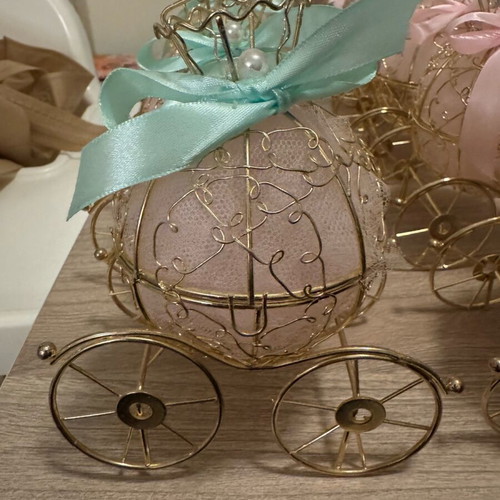 Carriage bonbonnieres like new, pack of 14 with ribbon and pearl