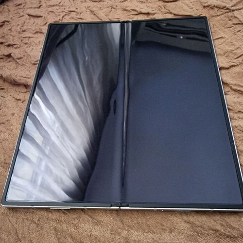 Samsung Galaxy Z Fold 6 12GB 1TB white used with cases