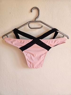 Agent Provocateur Mazzy cutout bikini briefs σαν καινούργιο, ροζ και μαύρο