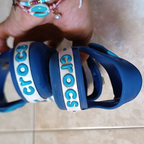 Crocs C13 sandals with dinosaur charms used, blue
