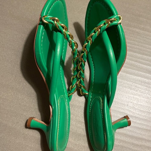 Jenny Fairy green leather sandals like new with gold details size 39