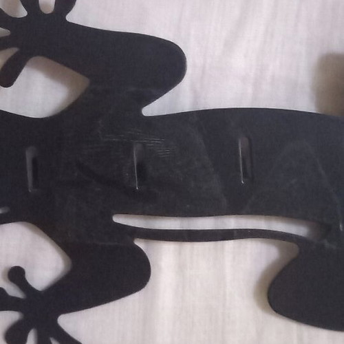 Coat hanger like new with unique design