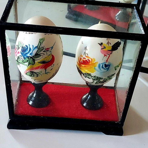 Handmade vintage decorative eggs like new with painting
