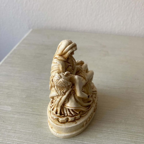Roma Pieta alabaster decoration