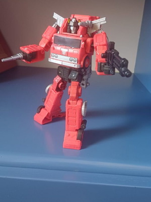 War for Cybertron Kingdom Voyager class Autobot Inferno figure like new