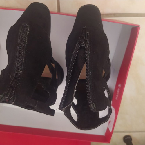 S.Oliver black perforated sandals size 37 new with medium heel