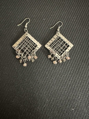 Handmade earrings like new, unique piece, silver color