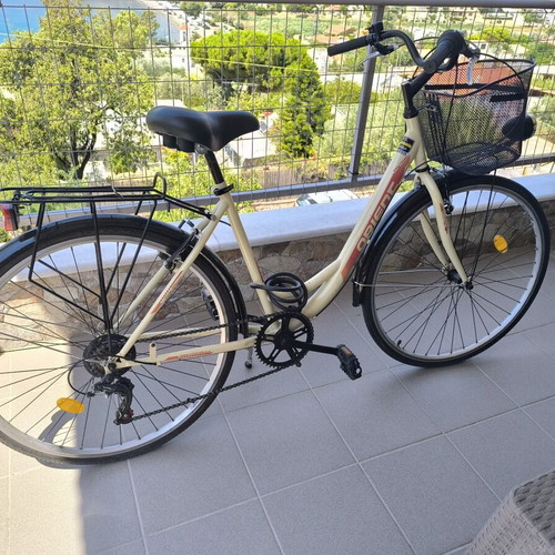 Orient 28" Women's Bicycle like new, beige