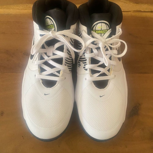 Nike Team Hustle shoes size 38.5 like new, white sports