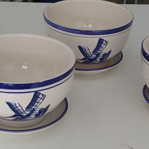 Set of 4 clay flower pots with saucers for bulbs