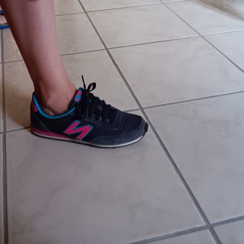 New Balance WL410CPA sneakers like new, women's size 36.5, grey with fuchsia details
