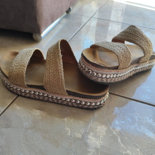 Flatform sandals like new, beige with straw details, size 38