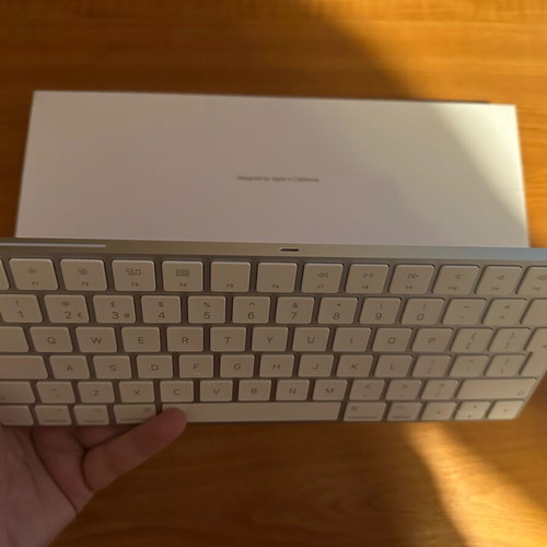 Apple Magic Keyboard used with battery issue