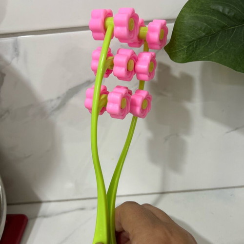 Facial massager new, flower-type roller for V-shaped face tightening
