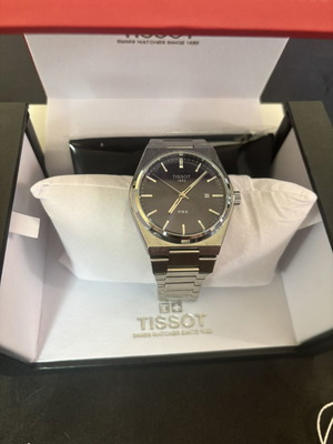 Tissot часовник тъмно син нов, пълен комплект