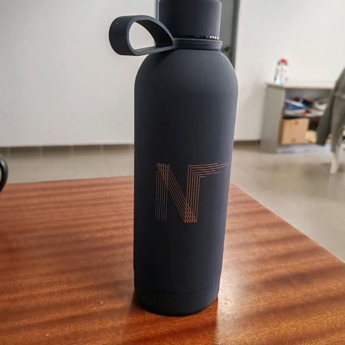 Metal water bottle new for hot and cold drinks
