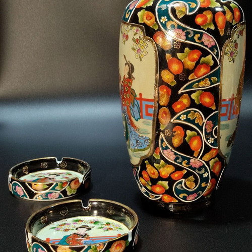 Satsuma Vase and Ashtrays 30cm like new