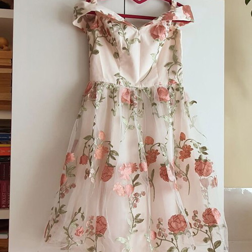 Dress with embroidered flowers new, size S, Chi Chi London