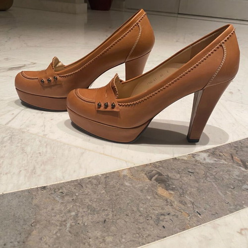 Rebeca Sanver tan pumps like new size 40