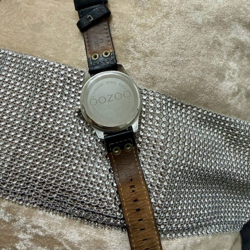 Oozoo watch like new, black and white