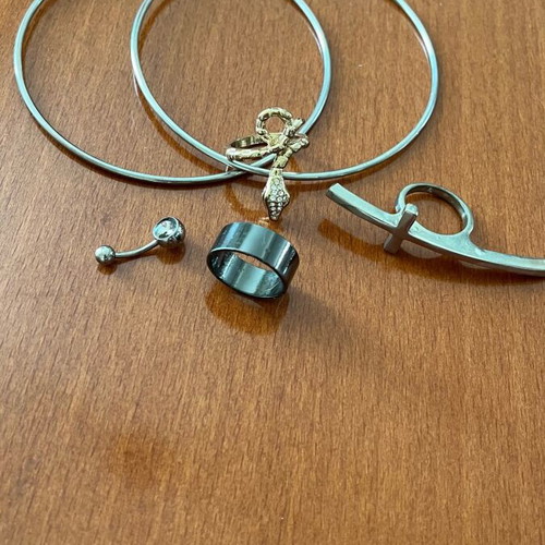 Jewelry like new, pack of 5 pieces, silver color