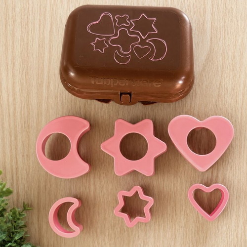 Tupperware Cookie and Sandwich Cutter Set with 6 Designs and Case