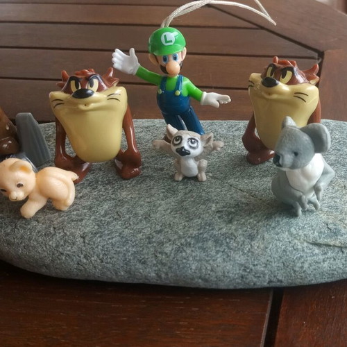 7 Mini Dolls Kinder like new, pack