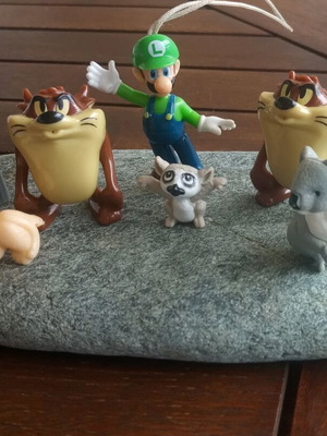 7 Mini Dolls Kinder like new, pack