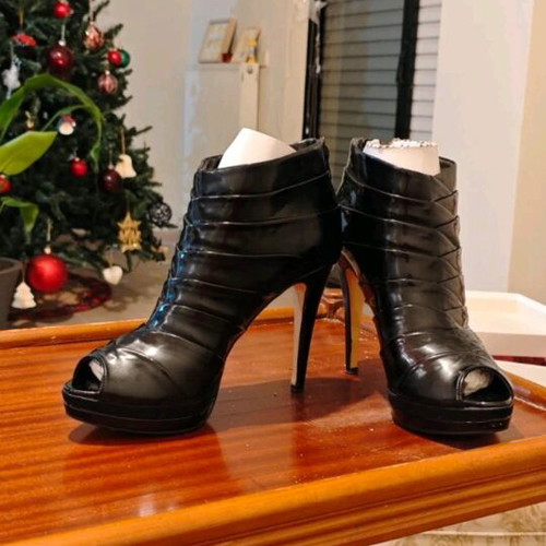 Black Patent Leather Fishbone High-Heeled Ankle Boots like new