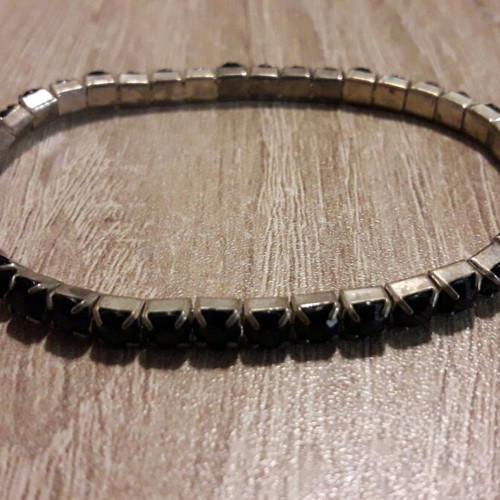 Bracelet with stones elastic like new