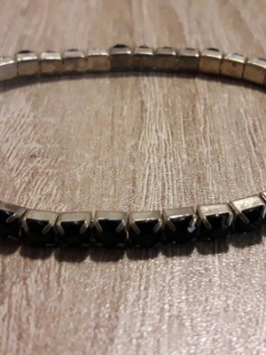 Bracelet with stones elastic like new