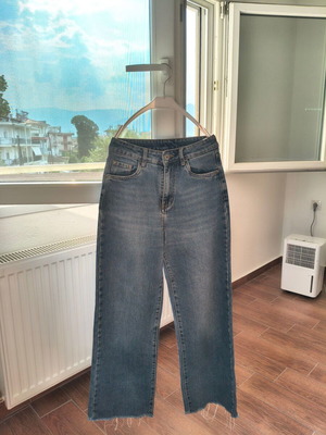 Blue jeans size S with wide leg