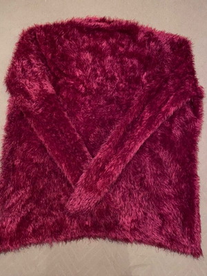 Fluffy long sleeve red top like new