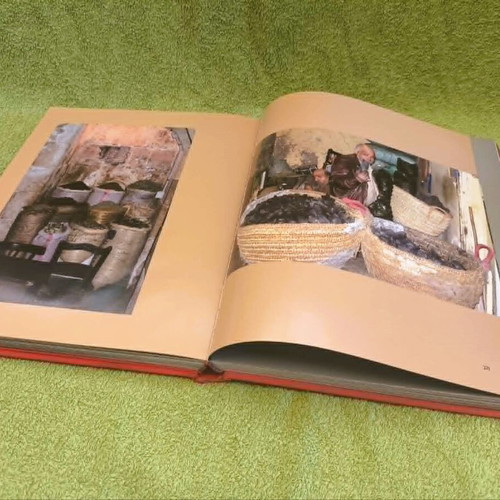 Pazaria: Mwrodies Kai Xrwmatta book used, Militos 2009 edition