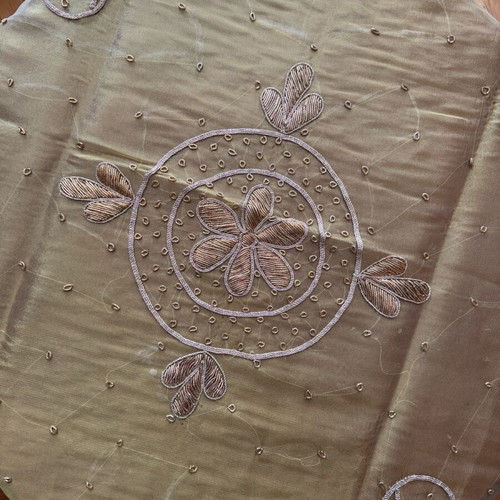Embroidered tablecloth 101x104 new