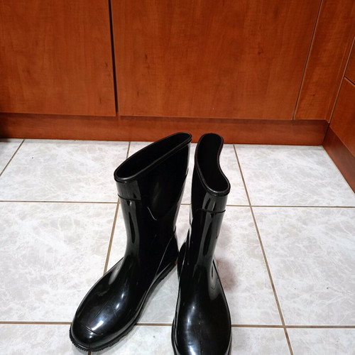 Black Galotses size 38 like new