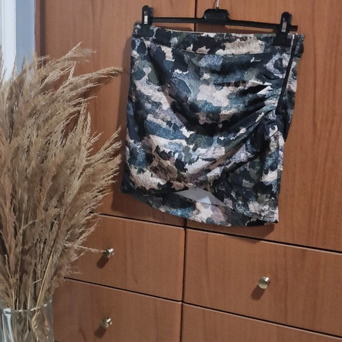 Mini skirt size M with zipper and ruching in khaki, green, beige shades