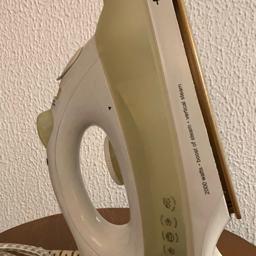 Electric iron like new, fully functional
