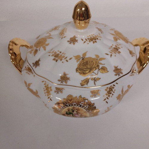 Soup tureen used hand-painted porcelain with 24-carat gold 25×22 cm