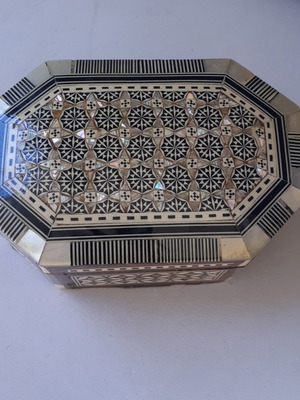 Damascus Mother of Pearl Mosaic Jewelry Box like new